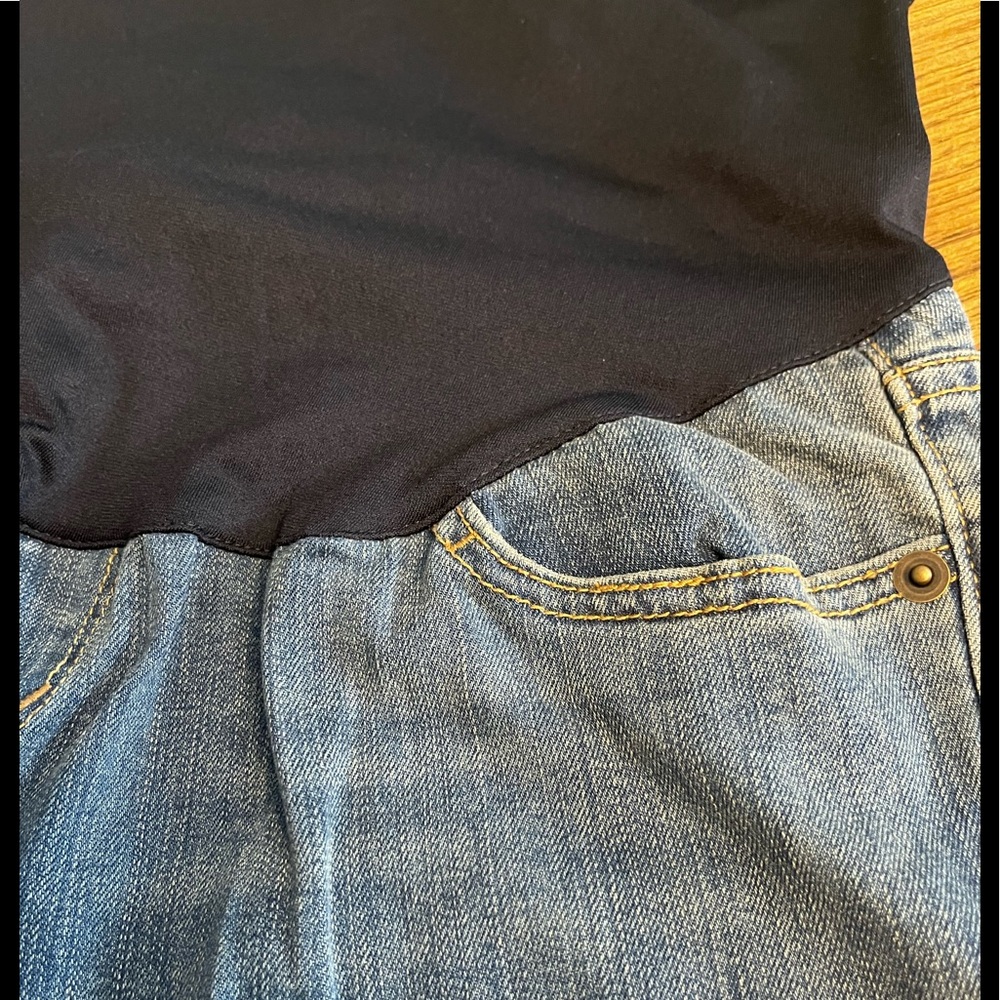 Maturity Jeans by Liz Lange) NWT in a Light Blue!!